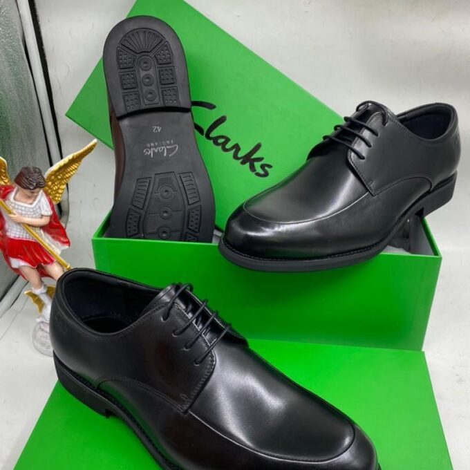 Black Clarks Shoe (full set)