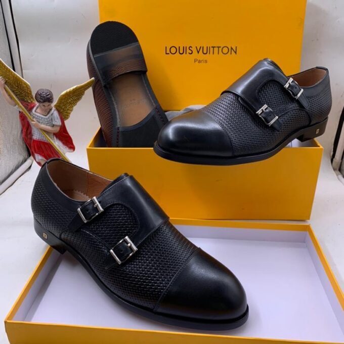 Black colour Louis Vuitton full pack     size 40 - 46