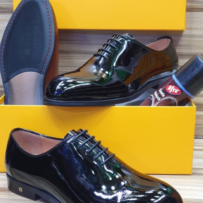 Black colour Louis Vuitton full pack     size 40 - 46