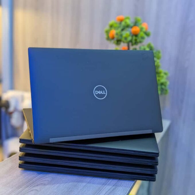 Dell latitude 7490  Corei7 8th gen  8/256gb SSD  14inch Kbd light