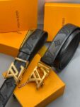 Male Gucci Belt with full box and warrant card