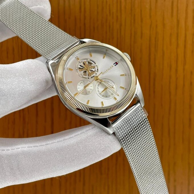 sliver Tommy Hilfiger female chain watch with case