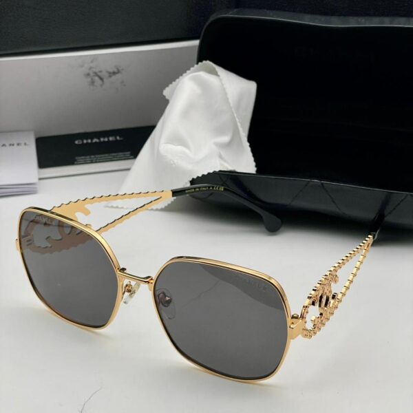 Channel sunglassesse (with case)