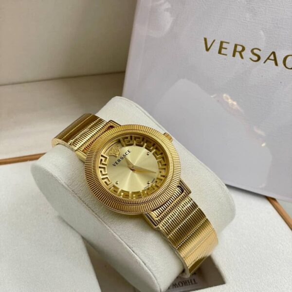 Versace chain watch (WITH CASE)