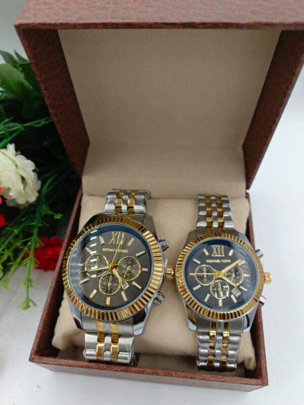 micheal kors watch (with case)