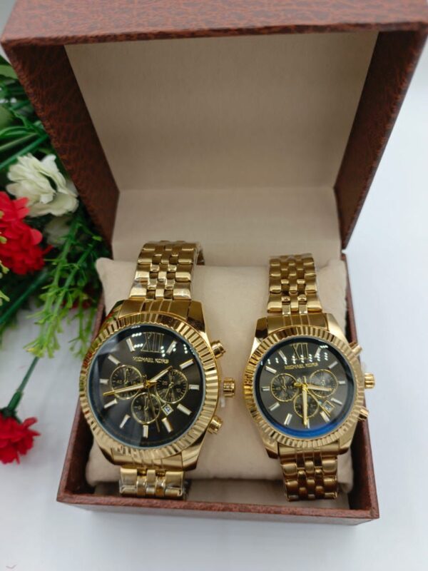 micheal kors watch (with case)